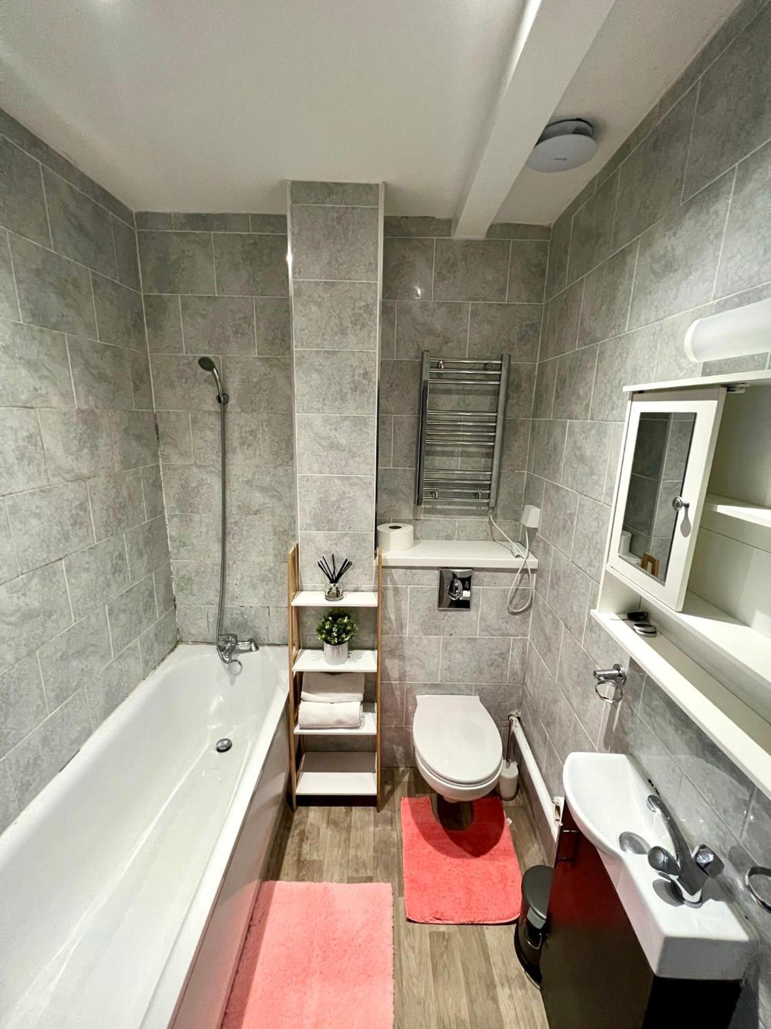 Spacious 3 Bedroom Flat In Kings Cross, St 159 Londra