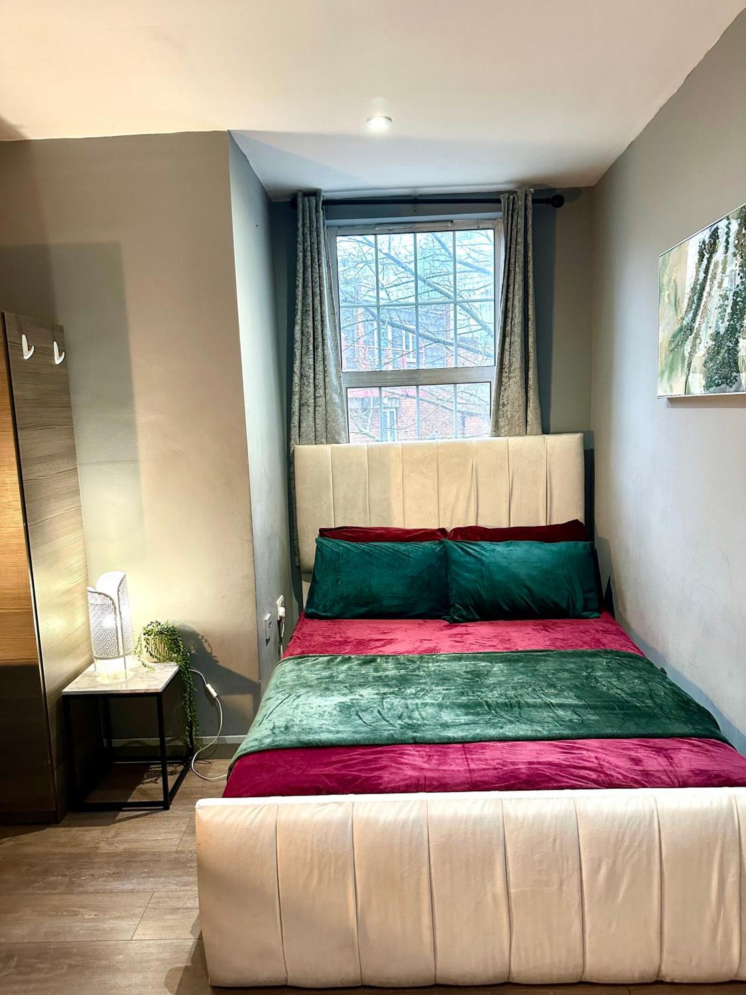 Spacious 3 Bedroom Flat In Kings Cross, St 159 * Londra